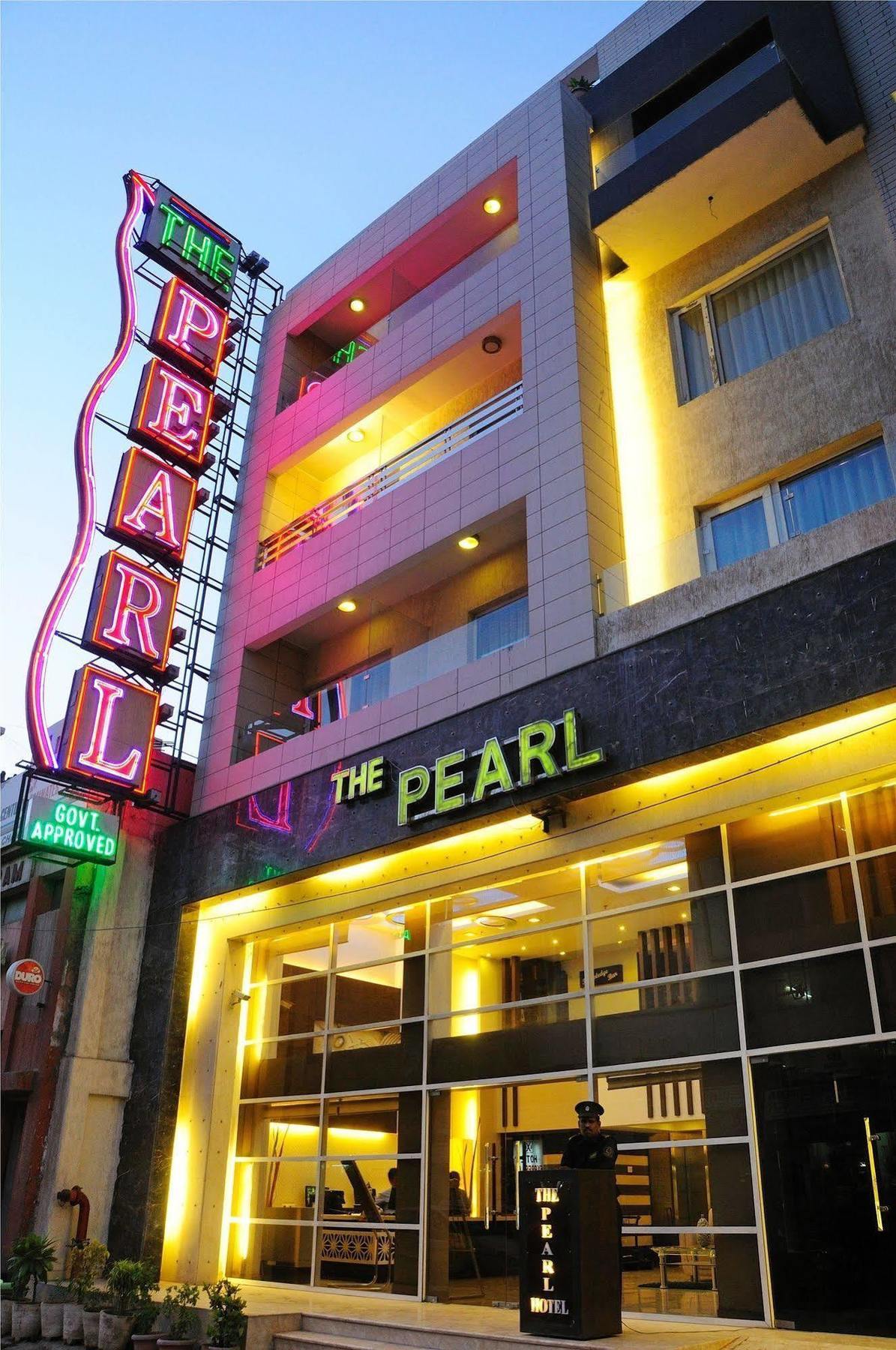 ניו דלהי The Pearl Hotel מראה חיצוני תמונה